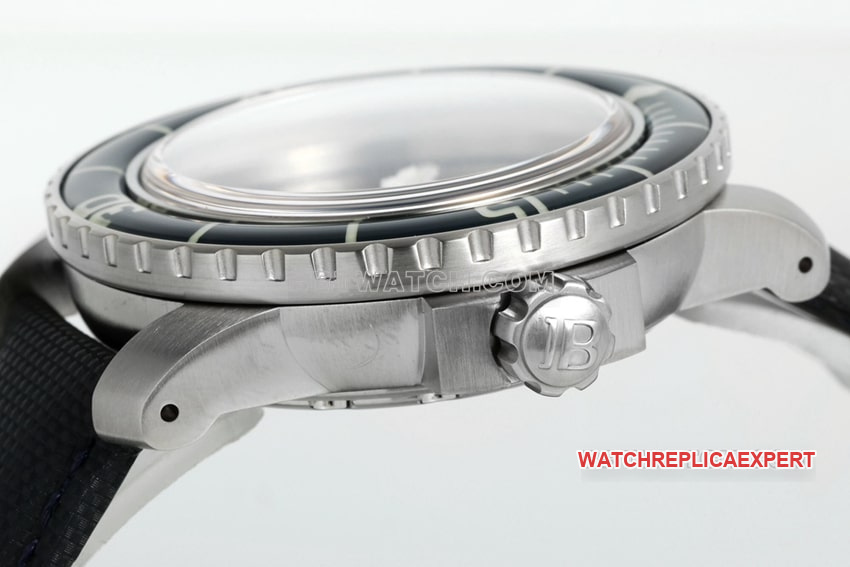 ZF FactoryBlancpain Fifty Fathoms 1:1top-tier replicablack dial5008side live photo