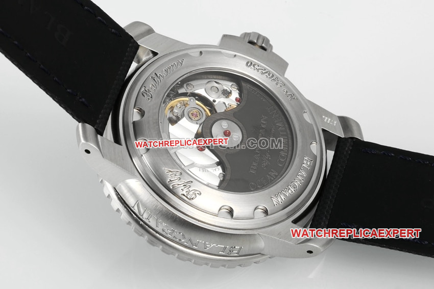 ZF FactoryBlancpain Fifty Fathoms 1:1top-tier replicablack dial5008caseback live photo