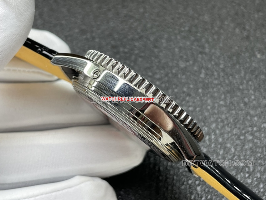 BLS factory Breitling aviation chronographsuper cloneblack dial perpetual calendar leather strap model side live photo