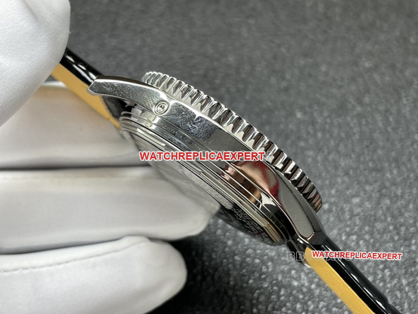 BLS factory Breitling aviation chronographtop-tier 1:1super cloneblack dial perpetual calendar leather strap model side live photo