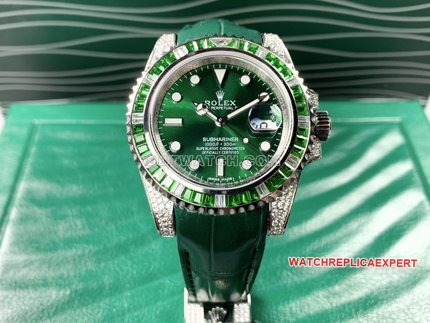 RolexSubmarinertop-tier replicagreen dialdiamond bezelleather strap front live photo