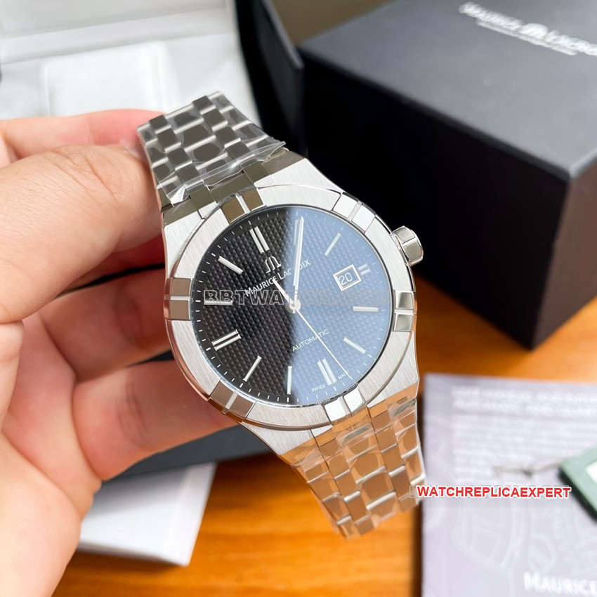 Maurice Lacroix AI6008 AIKON Reloj mecánico con pulsera de acero y tachuelas parisinas con esfera negra