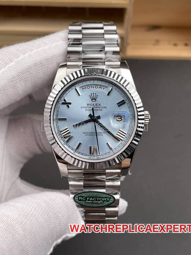 Rolex Top Replica Watch RC Factory Day-Date 40mm Cadran Bleu Glacé 40mm 3255 Mouvement Mécanique Bracelet en Acier Rolex