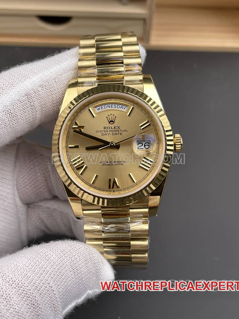 Super Clone Montre RC Factory Day-Date 40mm Plaqué Or Mouvement Mécanique 3255 Bracelet Acier Or Modèle Rolex
