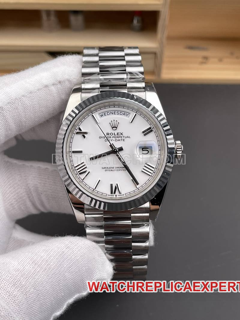 Meilleures Répliques de Montres RC Factory Calendrier Hebdomadaire 40mm Cadran Blanc Mouvement Mécanique 3255 Modèles à Bracelet en Acier Rolex