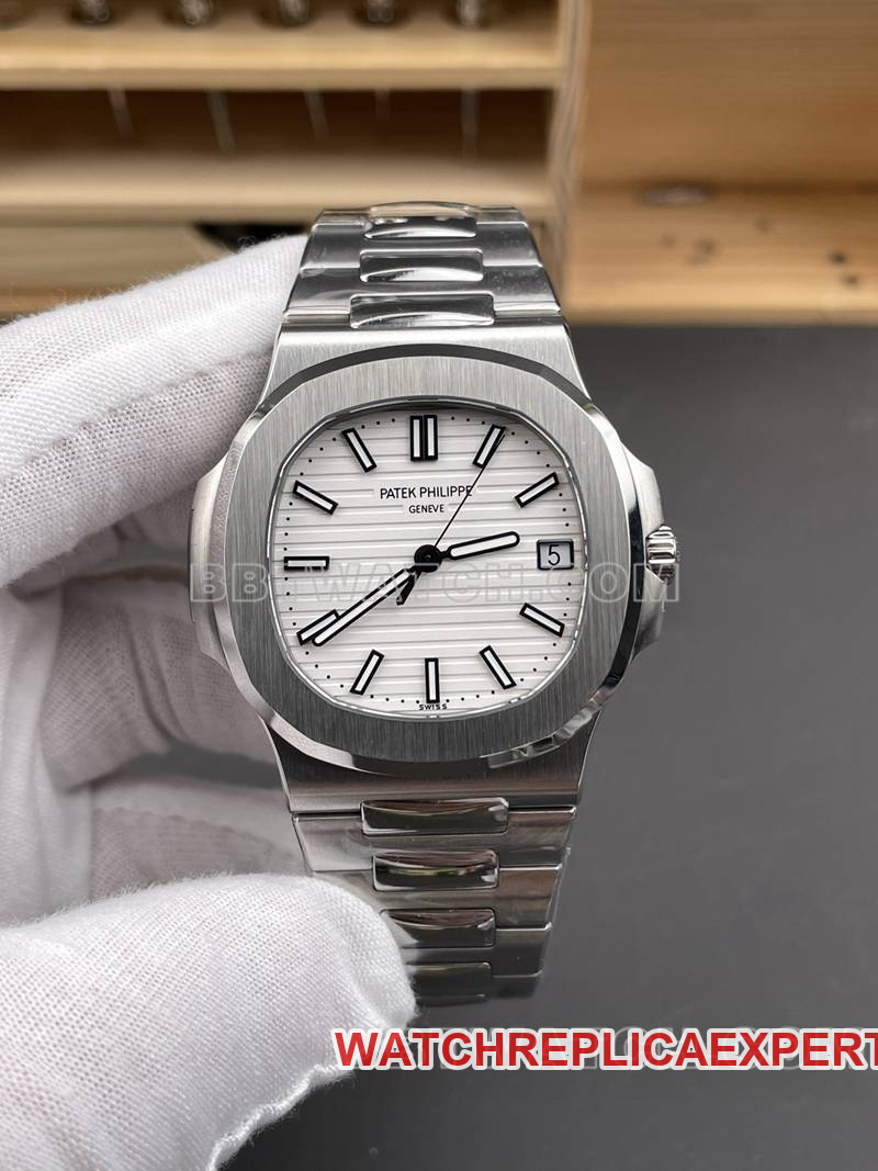 Montre Réplique Haut de Gamme Patek Philippe Usine DDF Nautilus 40mm Cadran Blanc Mouvement Mécanique 324 Bracelet Acier Modèle