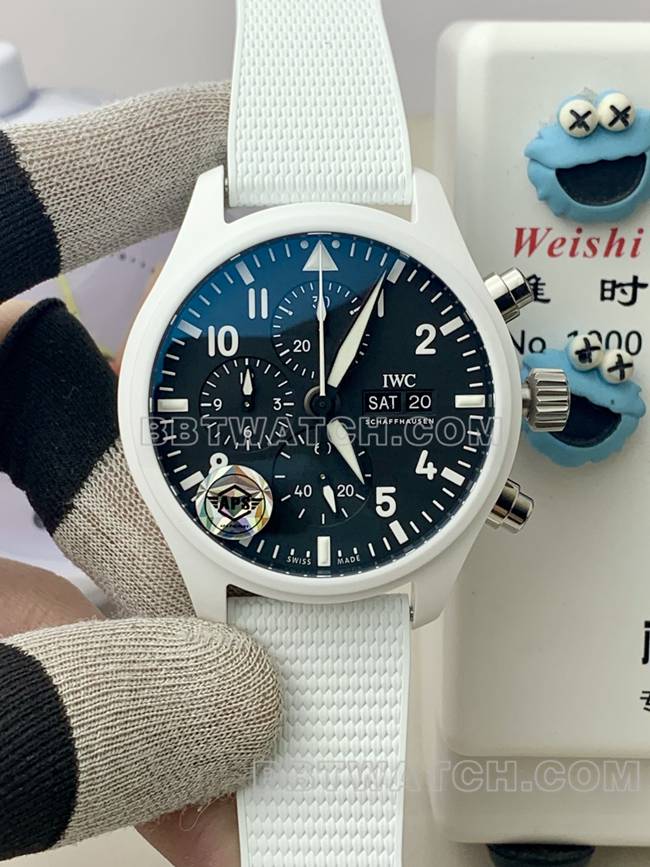 Top Replica Watches Universal APS Factory Pilot Black Plate Chronograph White Ceramic Mechanical