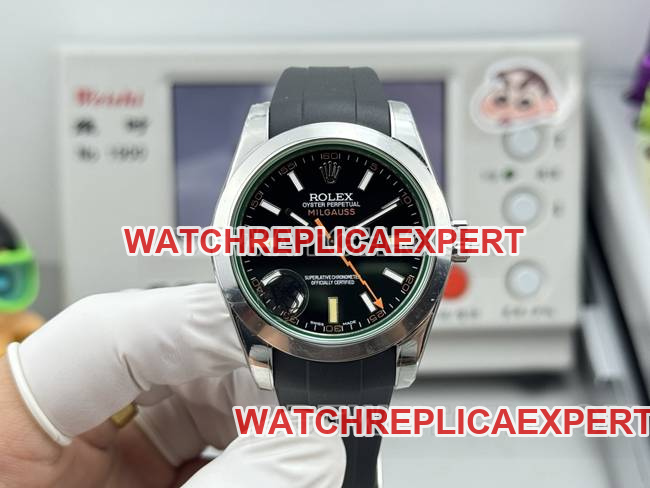 Réplicas de relojes óptimas VS Factory Rolex con esfera negra y esfera verde con correa de caucho negra