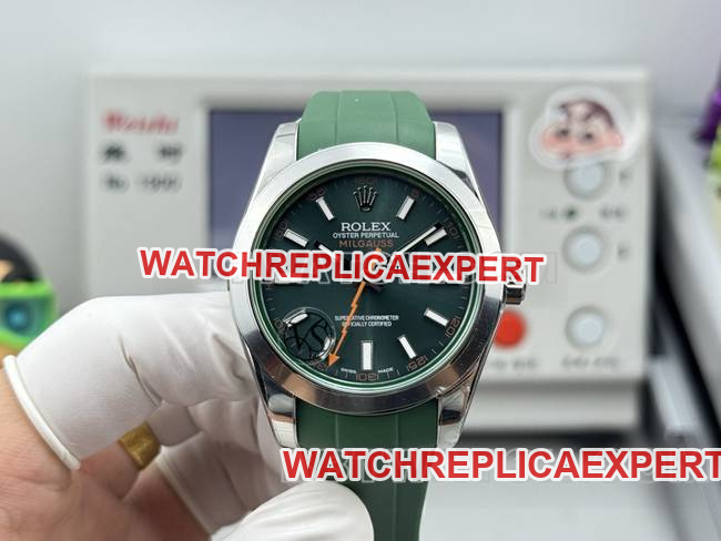 Beste Replik-Uhren im Vergleich zur Fabrik Rolex mit grünem Zifferblatt und grünem Kautschukarmband