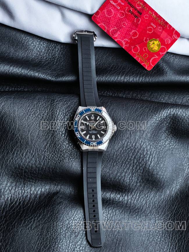 VS Factory Omega Seamaster 600 m Esfera negra Correa de caucho con bisel azul, caja más delgada con líneas más nítidas