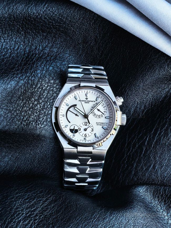 Vacheron Constantin Overseas 47450 1:1 Replica Watch KR Factory White Dial 42mm Stainless Steel Case with Sapphire Crystal