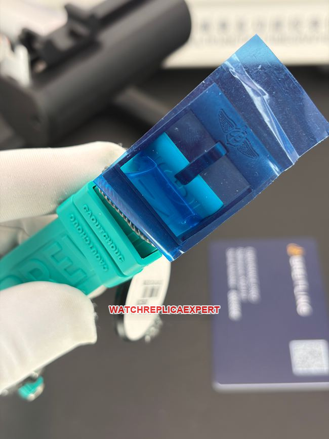 top-tier replica watch original Breitling professional gray plate blue green bracelet quartz movementclasplive photos