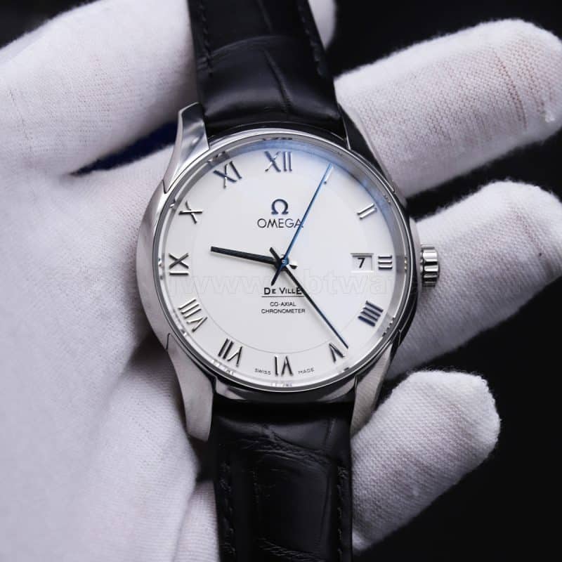 Replik des Omega De Ville 8500-Uhrwerks im Vergleich zum Original: Bewertung einer klassischen Drei-Zeiger-Uhr mit konzentrischem Zifferblatt