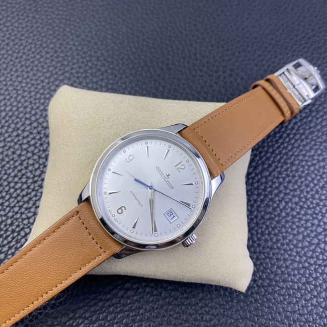 Jaeger-LeCoultre Master Series: Formale Eleganz und doppelseitige Ästhetik in hochwertigen Replika-Uhren