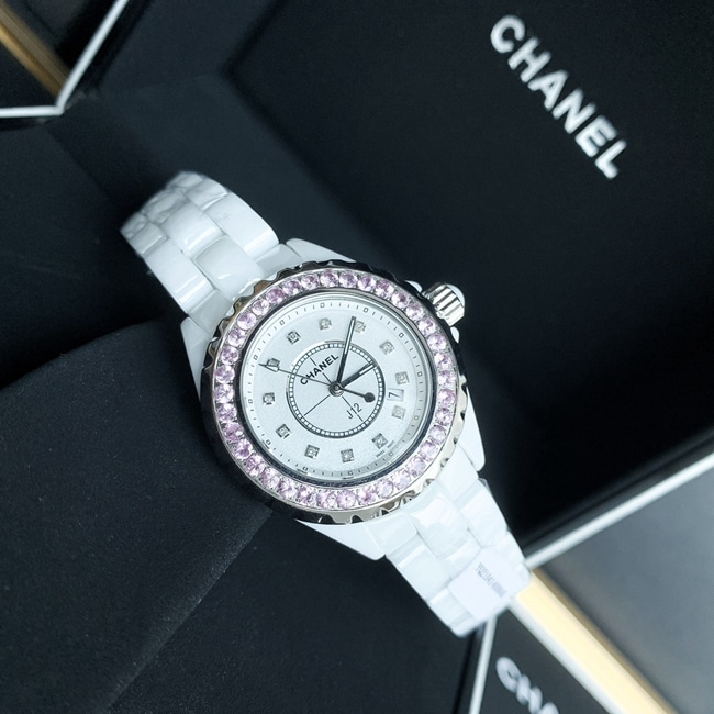 Was kostet eine Chanel-Uhr mit J12-Keramikstruktur und PREMIÈRE-Kettenarmbanddetails?
