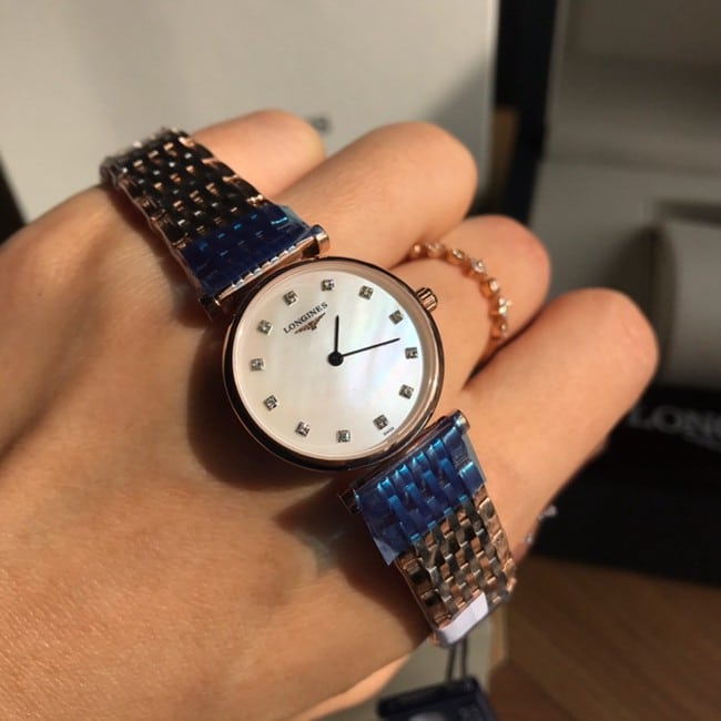 Distinguer les montres authentiques : précision du mouvement interne et fiabilité éprouvée