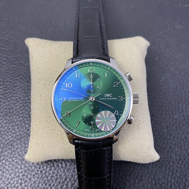 Hochwertige Replik eines portugiesischen IWC-Chronographen von YL Factory: Grünes Zifferblatt, Wanguo-Grün-Ästhetik