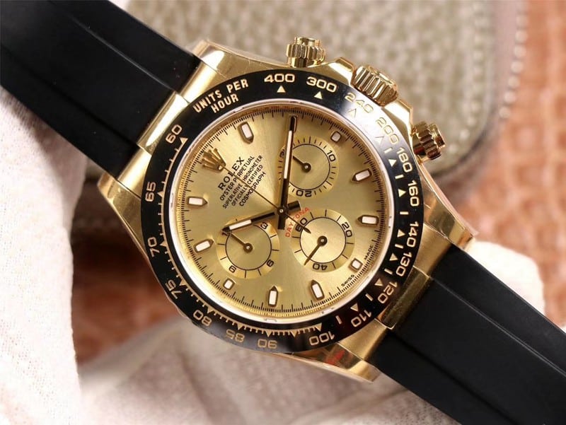 Répliques et montres authentiques : comparaison de l'apparence, des détails du cadran et de la conception du boîtier