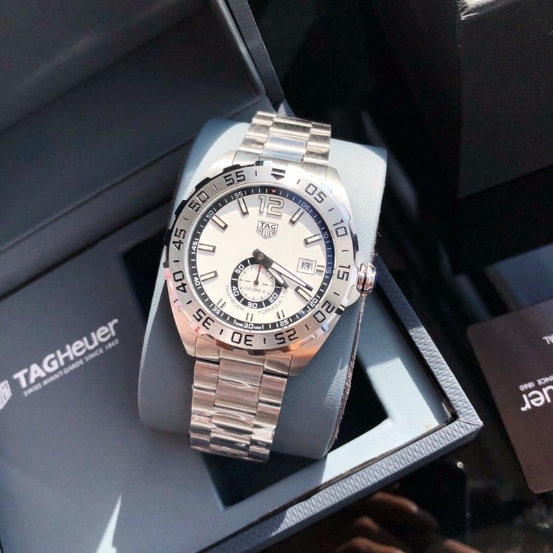 Sites Web officiels de répliques de montres : Guide du détective de montres pour éviter les répliques de montres lors de vos achats en ligne