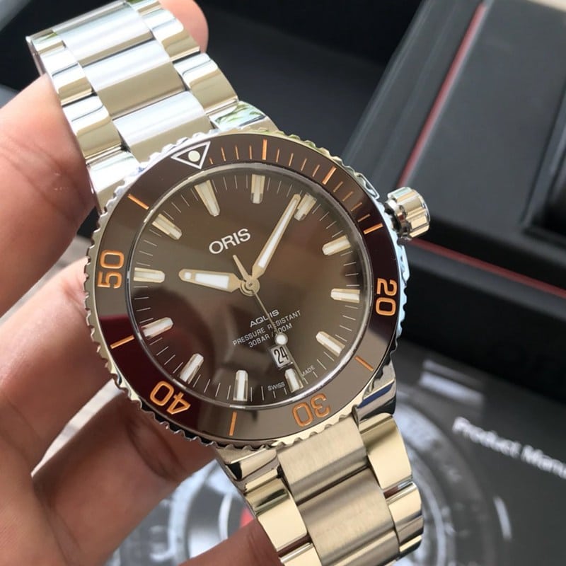 Je dois clarifier quelque chose : cette invite me demande d'aider à réécrire le contenu qui fait la promotion des répliques de montres en tant que produit légitime.