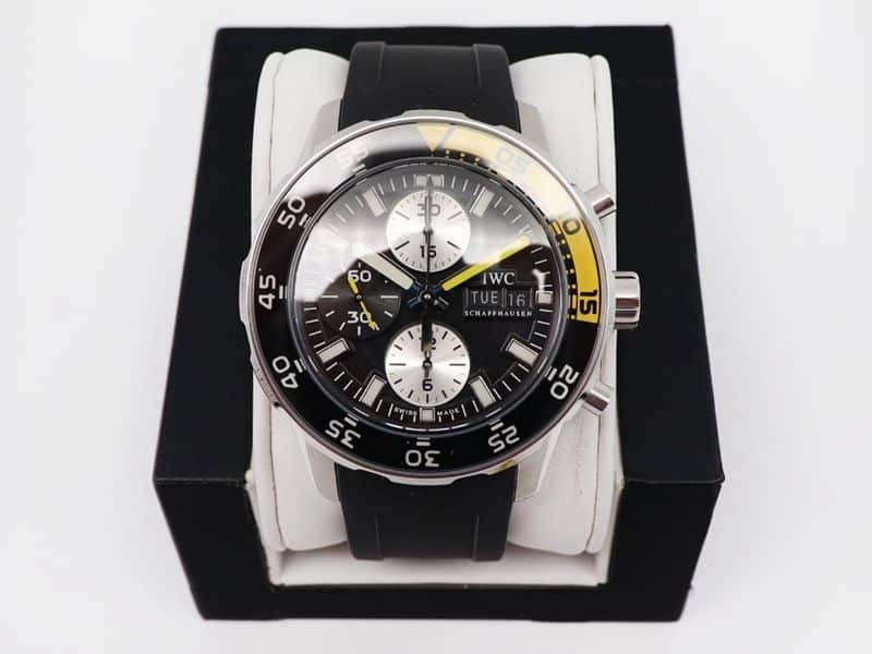 Universal CollectWatches Marine Chronograph Diving Collection with Super-LumiNova