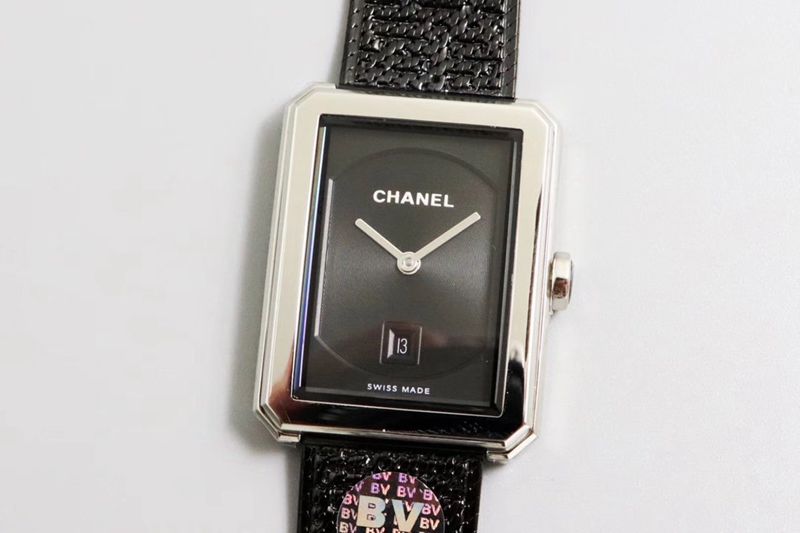 Chanel imitation watches: the first feminine PREMIÈRE watch with guilloché motif and onyx cabochon