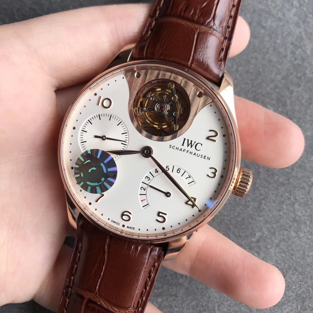 Réplique de montres célèbres avec des montres Wanwu pour les garçons riches ?