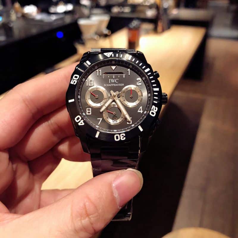 Le guide essentiel du Watch Detective sur l'Universal Portofino 2345678 : un modèle Spitfire qui capture l'élégance aristocratique