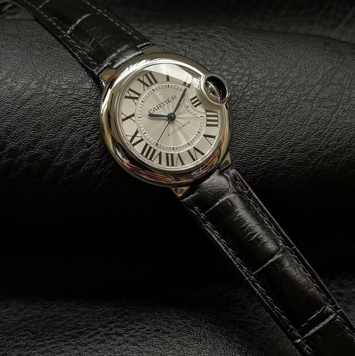 Reloj Cartier de alta calidad con esfera blanca y colección Ballon Bleu W6920085 - Reloj con correa Guilloche V6 nacarada