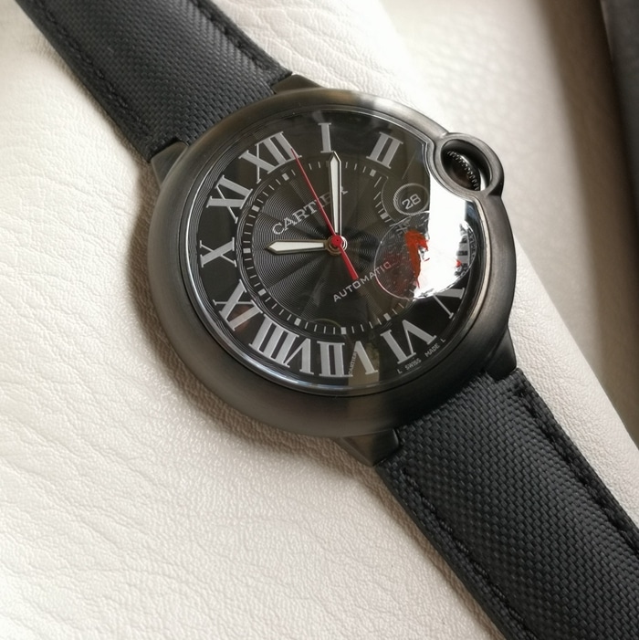 Cartier Ballon Bleu WSBB0015 V6 Reloj mecánico para hombre con correa de cuero azul y esfera negra con revestimiento de carbono ADLC