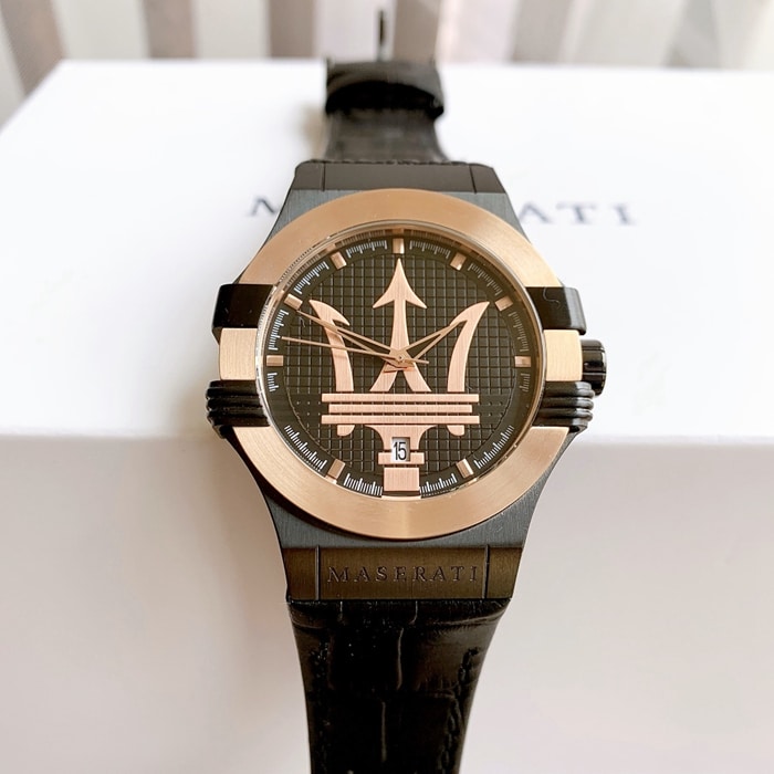 top-tier Collectwatch Maserati men's black dialquartzleather strap watch front view