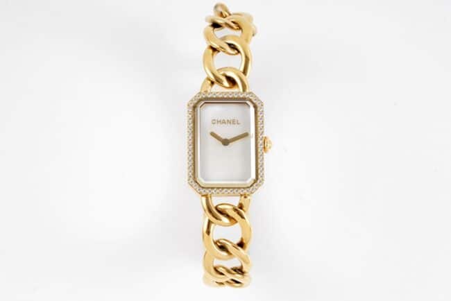 Replica Chanel Women’s Première White Dial Gold-Tone Stainless Steel Bracelet Quartz Watch with Refined Elegant Design