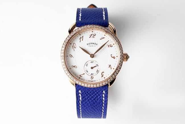 Hermès Arceau Collection Classique pour Femme 34 mm 34 mm Cadran Blanc Bracelet en Cuir Bleu avec Cornes d'étrier Distinctives