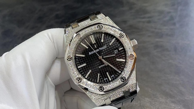 Audemars Piguet Men’s Black Plate Mechanical Watch with Royal Oak Design and Full Diamond Setting 1,790 SEO Readability