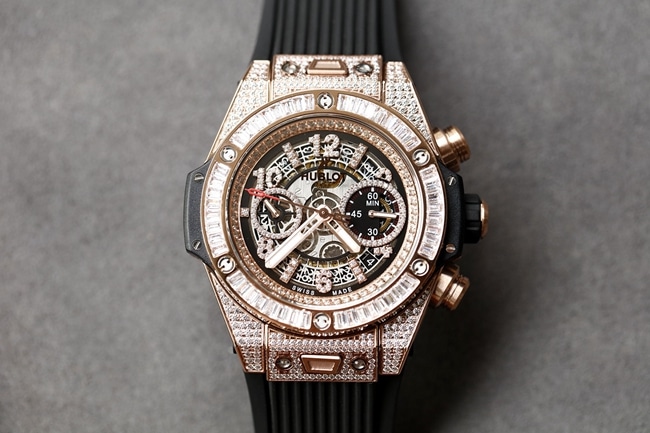 Hublot Premium Hublot 1:1 Replica BigBang Series Men’s Chronograph Gold Plate Rubber Band Full Diamonds v2