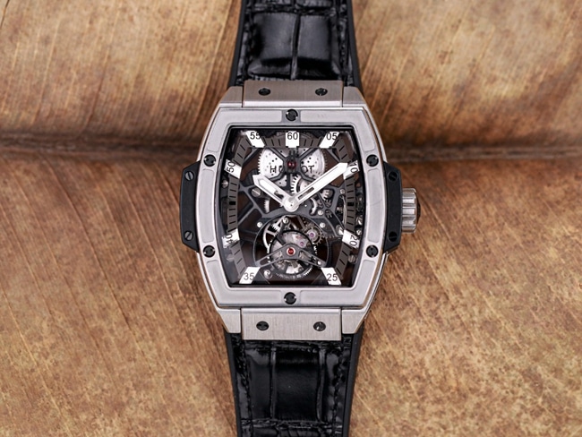Montre mécanique à tourbillon à remontage manuel pour homme de la série MASTERPIECE de Hublot avec cadran noir et bracelet noir avec mouvement HUB 9006 et savoir-faire traditionnel
