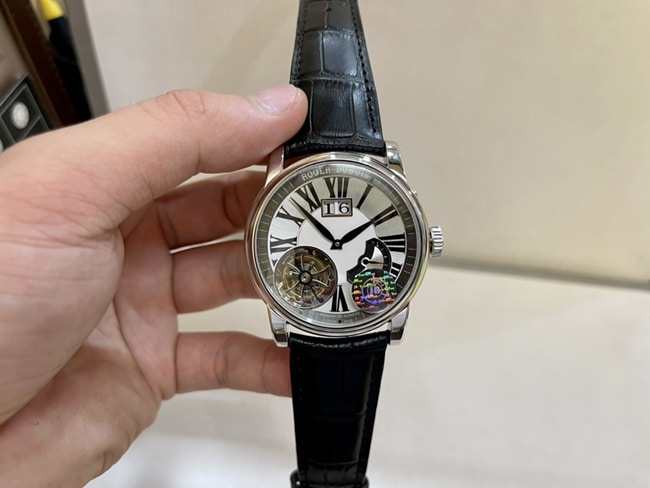 Top-tier Collectwatch Roger Dubuis men's white dial black belt 18kwhite goldtourbillon mechanical leather strap watch front view