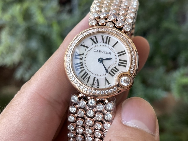 Reloj Cartier de mujer con esfera blanca Ballon Bleu de cuarzo y pulsera de acero con contracronocronía de calidad genuina.