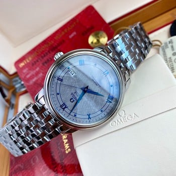 Antike Omega-Uhren aus den 1930er Jahren, Armbandbeschaffenheit und passender Stil für die dunkle Seite des Mondes
