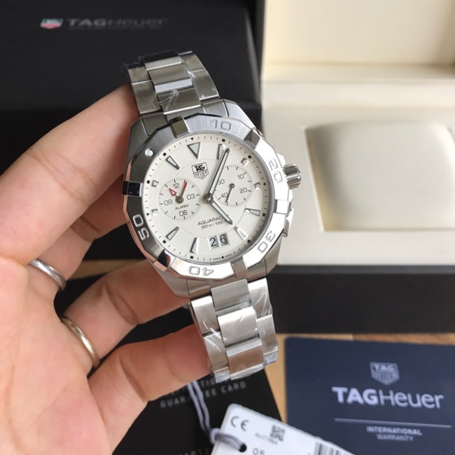Tag Heuer Diving Watch: Sporty Steel Strap, Reliable Waterproof Quality
