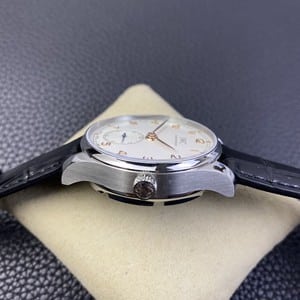 Bewertung einer hochwertigen mechanischen Uhr mit Universal-Tourbillon, Spezifikationen und Preise für Herrenuhren der Serie Universal Pilot 43