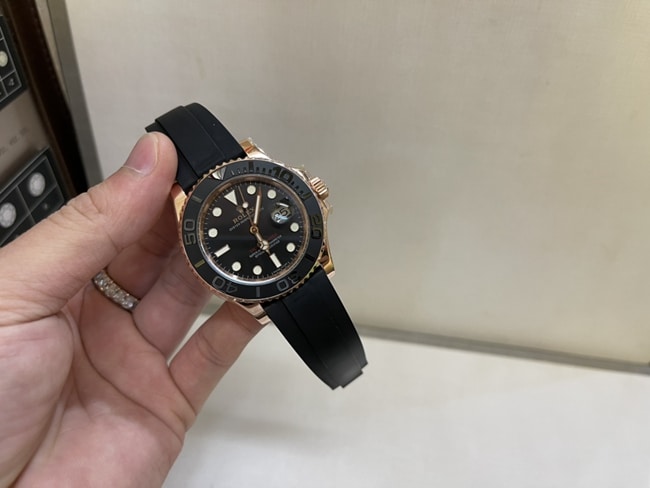 Aus welchem ​​Material besteht die N FactoryreplicaRolex Yacht-Master-Serie mit Kautschukarmband?