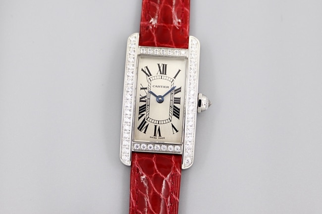 ¿A qué clase pertenece el reloj réplica Cartier Tank WSTA0016 8848F?