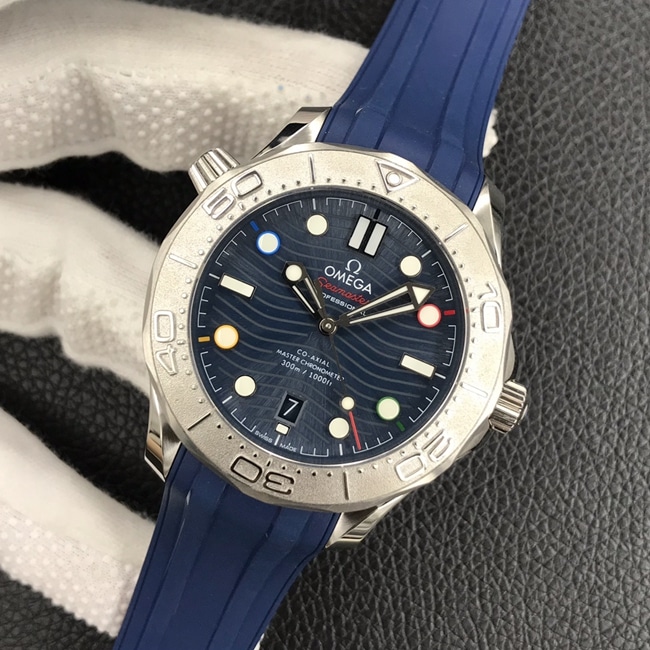 O Factory Super Clone Omega Seamaster Diver 300M Reloj para hombre con esfera azul y cinta azul