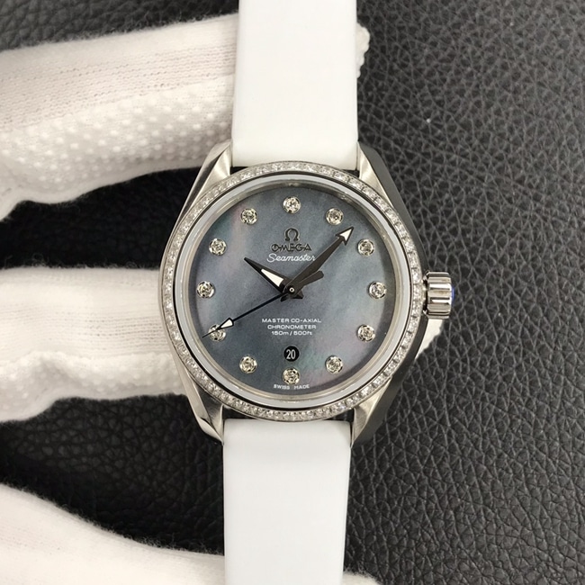Omega Seamaster Women's Black Disc Rubber Band Automatic Watch with Wonderful Quality Details