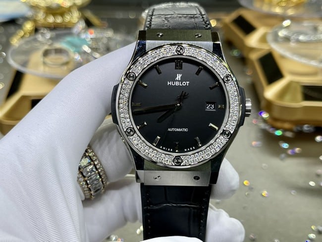Hublot Classic Fusion Automatic Mechanical Replica Watch Black Disc South African Diamond-Set Leather Strap 565.NX.1170.LR.1104