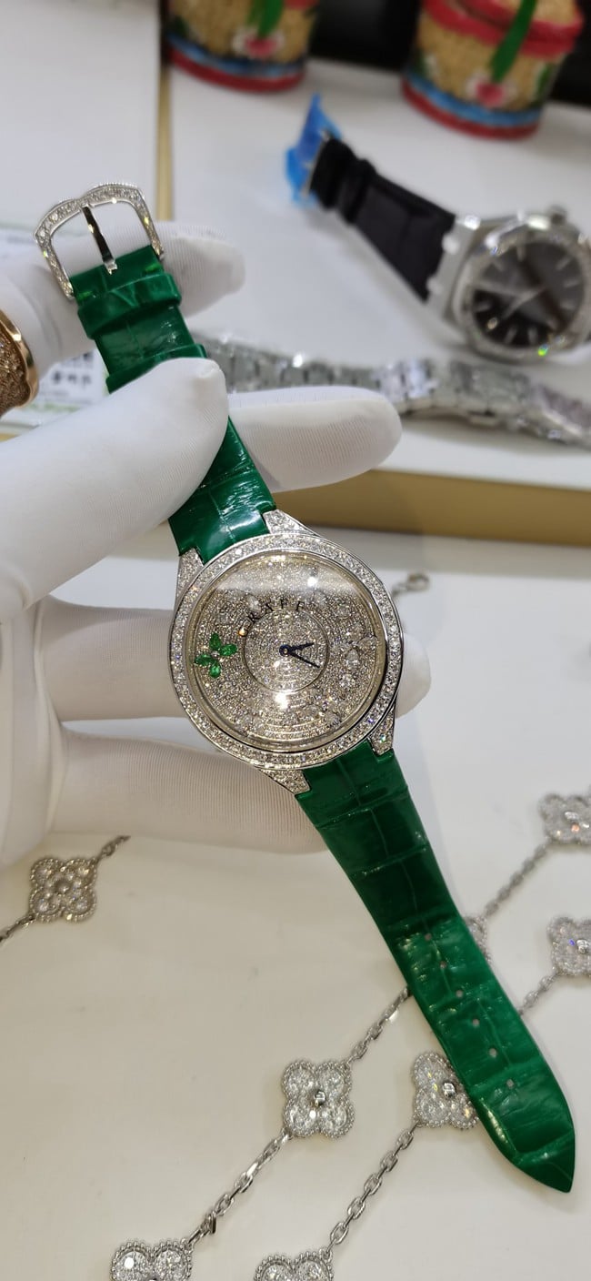 Graff Constellation Women’s 18K Gold 46-Diamond Green Strap Swiss Quartz One-to-One Super A Replica Watch