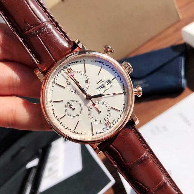 IWC Reloj IWC de oro de 18 quilates: exquisito diseño de cronógrafo portugués