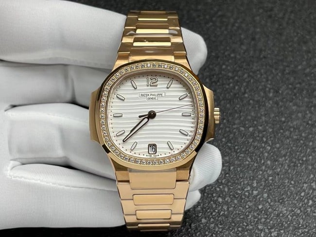 3K Factory Patek Philippe 7118/1200R-001 Nautilus Ladies Watch, Sporty Elegance in Silver Dial, Rose Gold Steel Strap 1:1 Super Clone