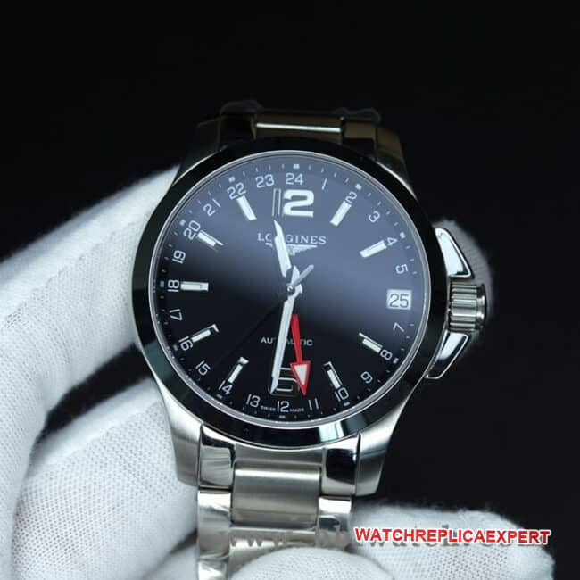 QS Factory Longines Conquest L3.687.4.56.6 Sport-GMT-Super-Clone-Uhr mit schwarzem Zifferblatt, rotem Zeiger, zwei Zeitzonen und Stahlarmband
